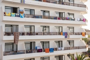 10 Jahre haben Airbnb zu einem ernsten Problem für die Hotelbranche heranwachsen lassen.