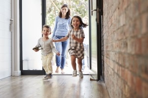 Allgemeine Hausordnung: Im Mehrfamilienhaus für ein gutes Zusammenleben oft unerlässlich.