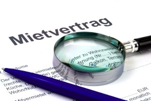 Balkonkraftwerk für Mieter: Per Gesetz besteht ein Anspruch auf die Zustimmung des Vermieters.