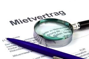 Die Betriebskostenpauschale muss im Mietvertrag festgelegt werden.