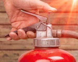 Brandschutz: Der Heizungsraum im Mehrfamilienhaus sollte für Mieter unzugänglich und mit einem Feuerlöscher ausgerüstet sein.