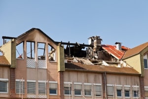 Brandschutz: Im Keller können Schutztüren ein Ausbreiten verhindern oder verlangsamen.