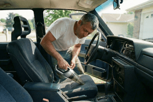 Darf man sonntags im Auto staubsaugen?