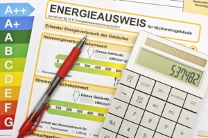 Ob energetische Maßnahmen notwendig sind, kann auch der Energieausweis verraten.