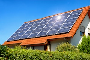 Der Energiebedarfsausweis ist beim Hausverkauf Pflicht, wenn es vor 1977 gebaut wurde und mehr als fünf Wohneinheiten hat.