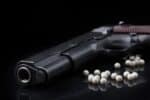 Mietvertag kündigen wegen illegaler Waffe: Ist das zulässig?