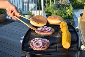 Regeln fürs Grillen: Auf dem Balkon kann das durchaus untersagt sein.