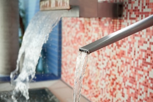 Rostiges Wasser kann zur Mietminderung führen.  