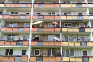 Der Vermieter kann die Ruhezeiten im Mehrfamilienhaus festlegen.