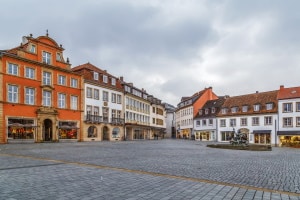 Wollen Sie eine Wohnung kaufen, sollten Sie vorher klären, ob diese vermietet ist und welche Regelungen dann gelten.